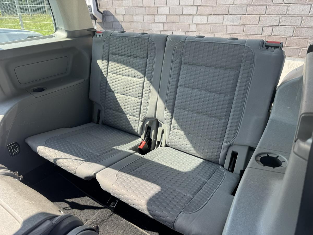 VW Touran 1T original Umbausatz Klappsitze 7 Sitzer mit Seitenverkleidung Bj.2009